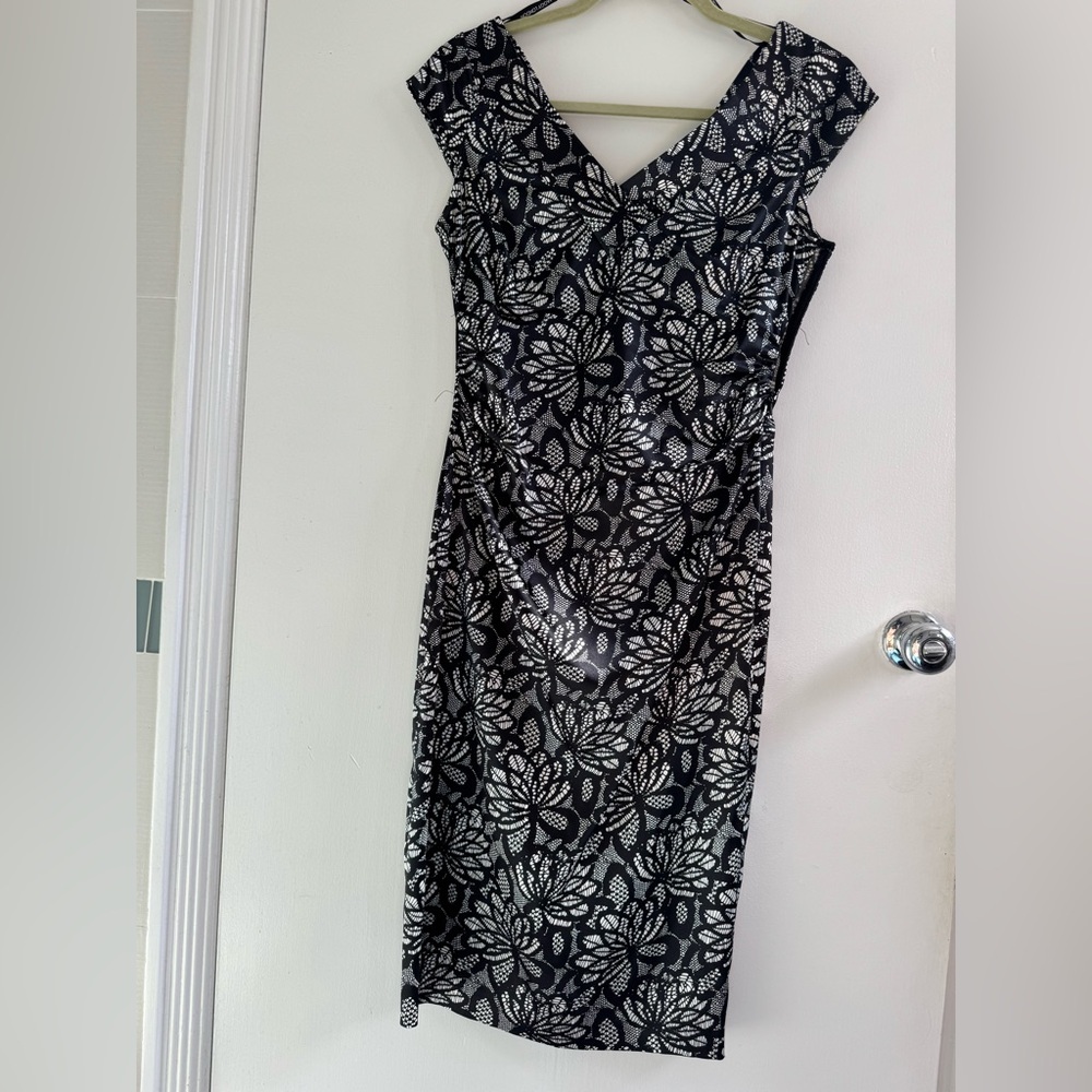 Maggy London - Petite - straight line dress
